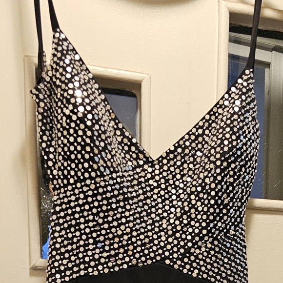 Formal black sequin gown, split in back, open back, Moda International, size 6 - Picture 7 of 7